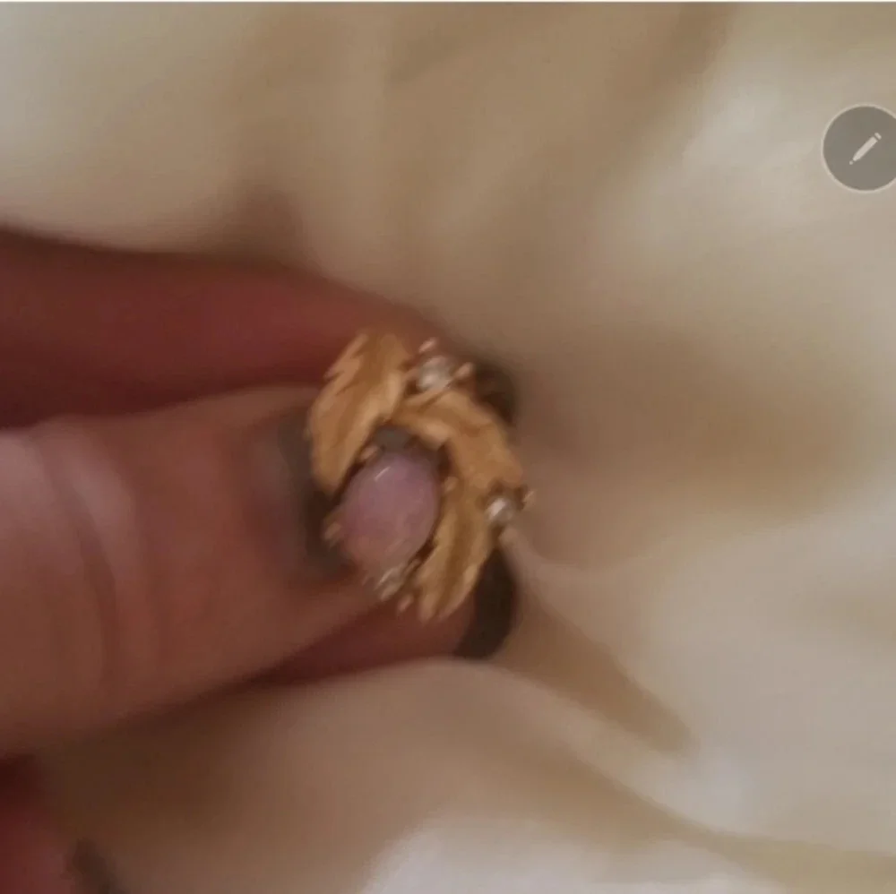 Vintage‎ Avon foiled opal.ring 6/6.5